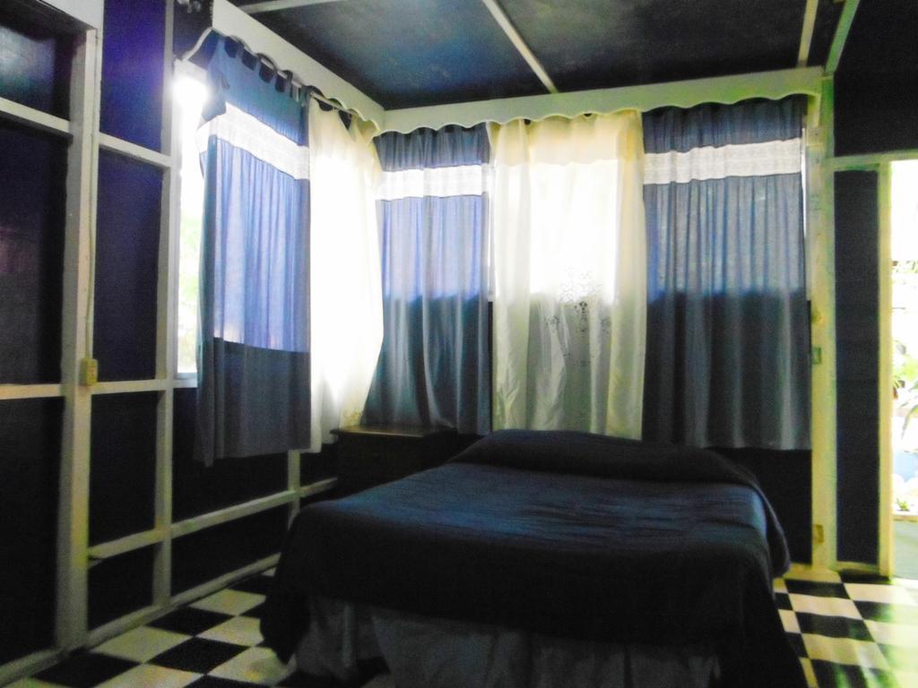 Hotel Y Restaurante Backpackers Rio Dulce Town Zimmer foto