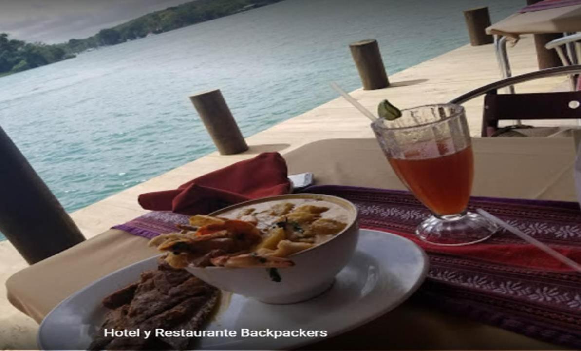 Hotel Y Restaurante Backpackers Rio Dulce Town Exterior foto